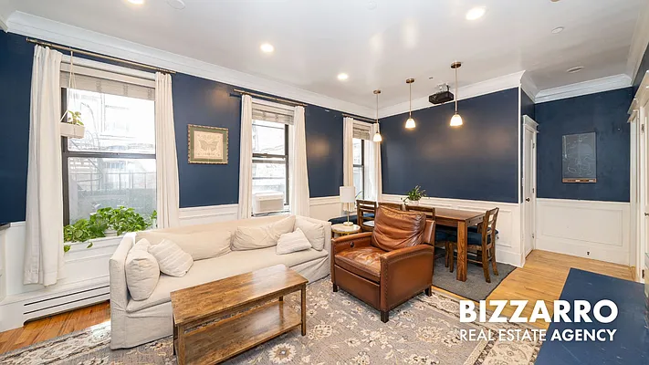Living room, photo 2