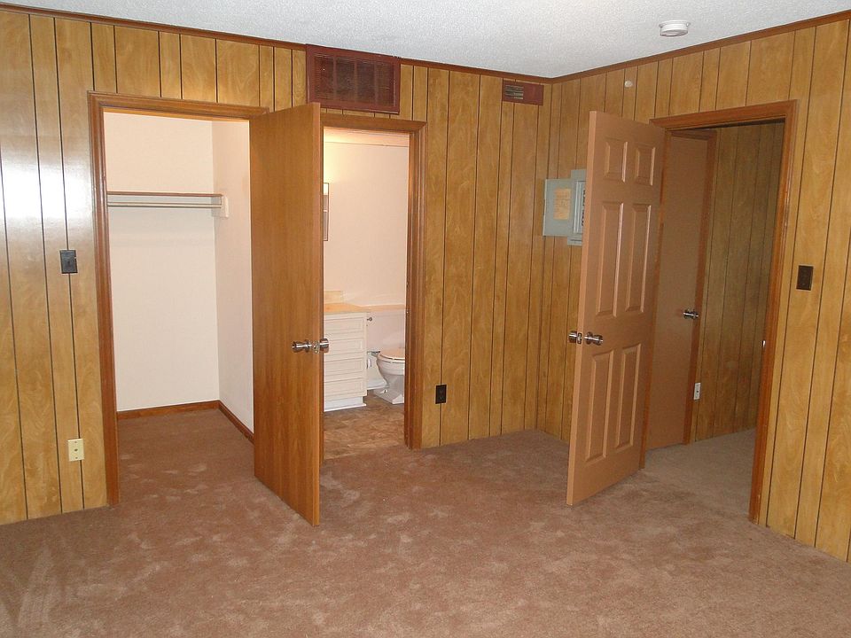 2nd image of 10411 S Main St