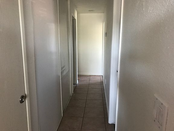 5th image of 15611 Cambridge Dr