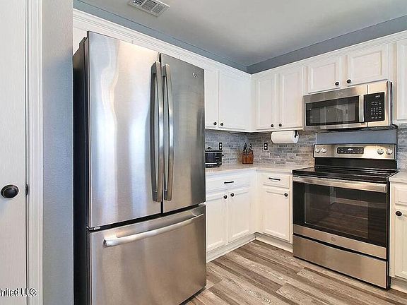 5th image of 13369 Martin Ct