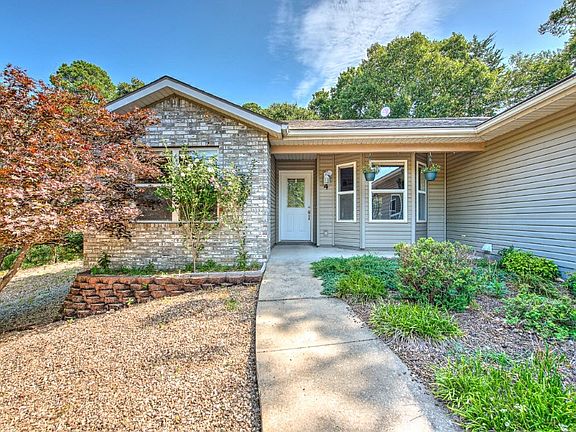 3rd image of 4 Sarum Ln