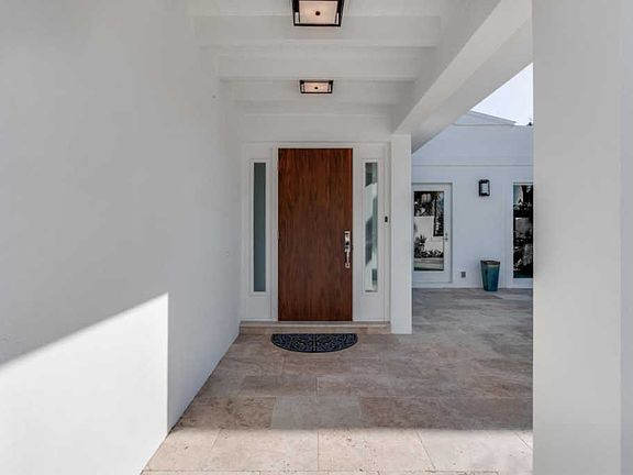 5th image of 300 Edwards Ln