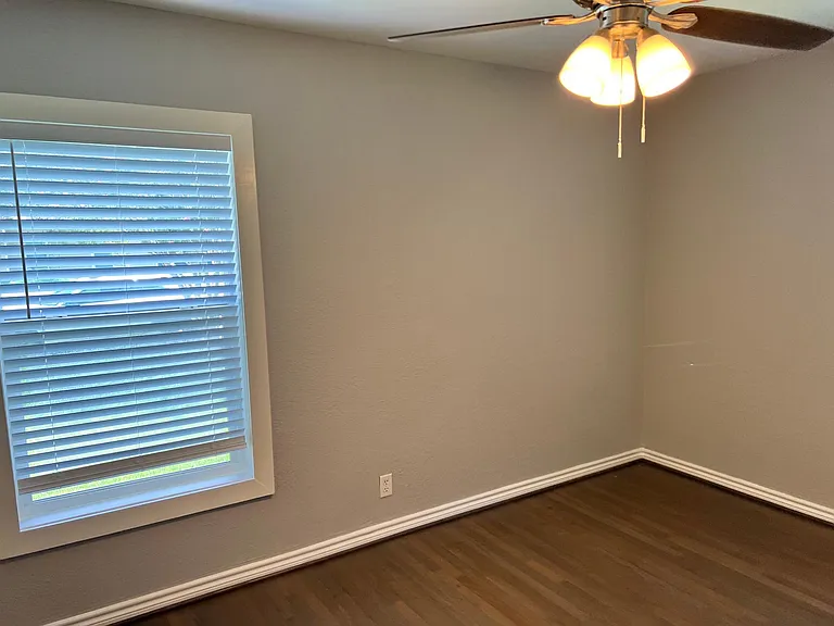 319 S Kenwood Ln #1 — Photo 12