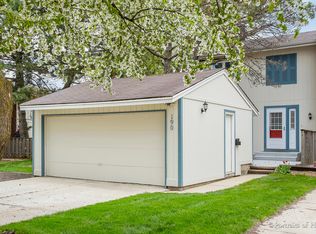 190 Greenway Dr, Bloomingdale, IL 60108