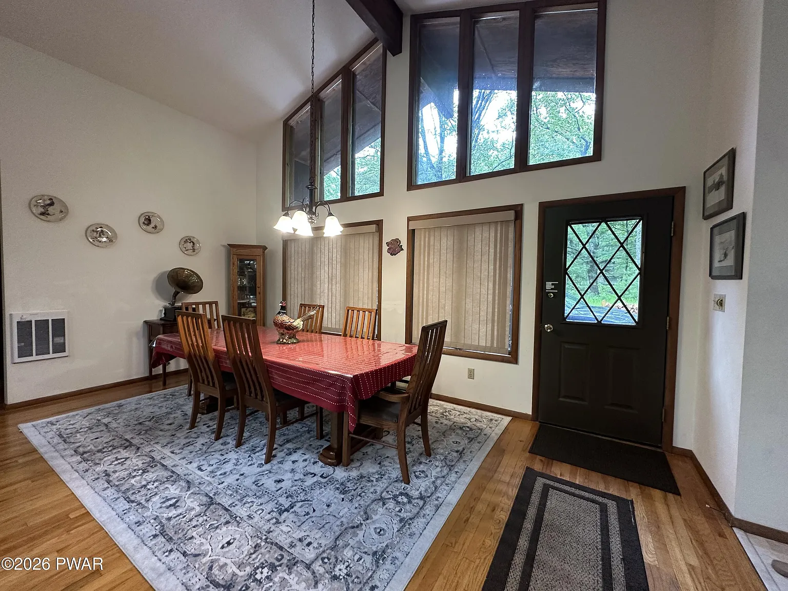 3 bed, 2.0 bath, 1548 sqft, $3,500 — Photo 3