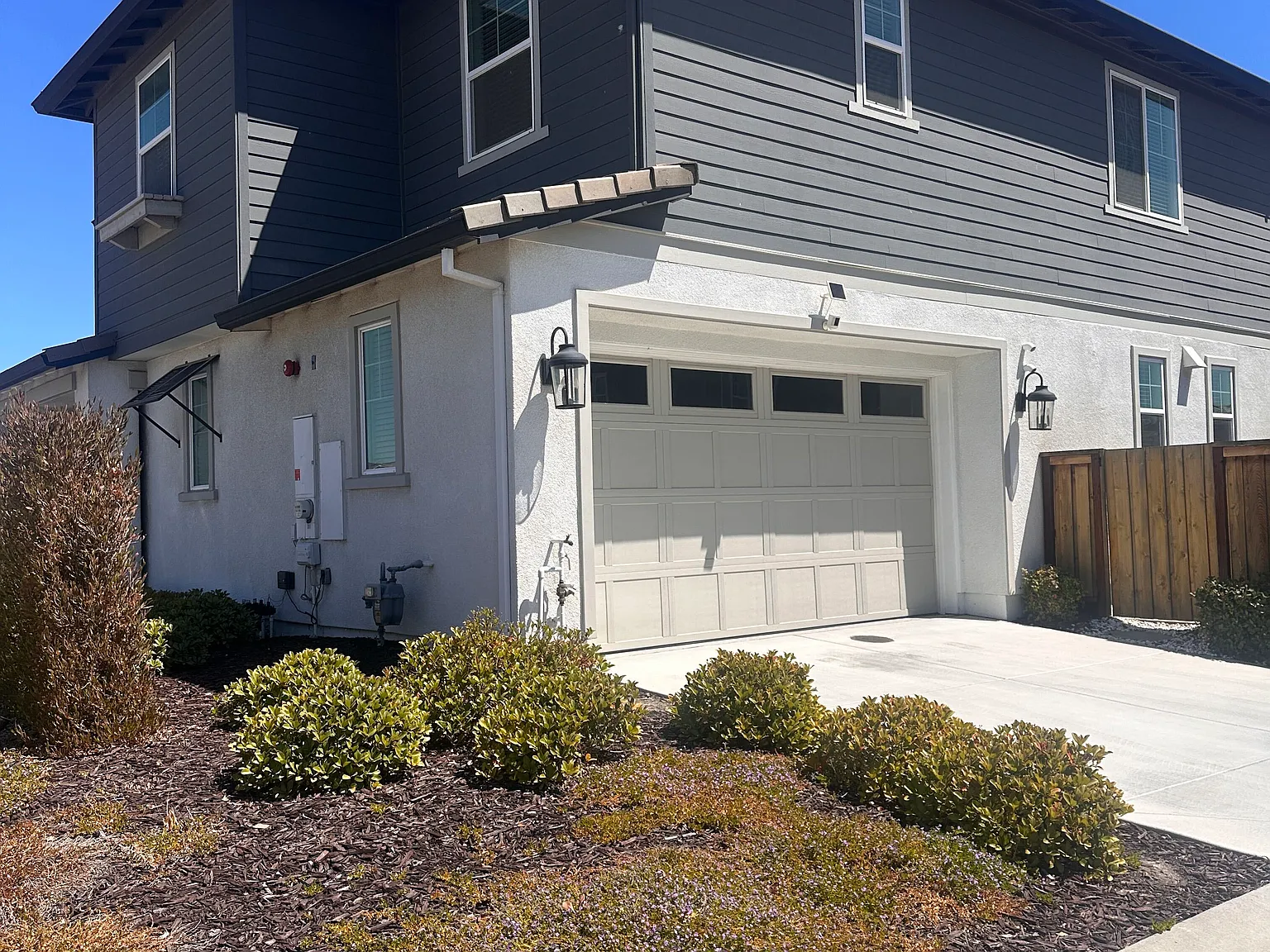 3 bed, 2.5 bath, 2364 sqft, $3,900 — Photo 3