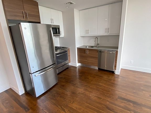4th image of 847 Lexington Ave #4J