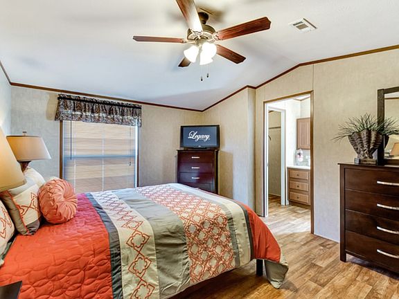 3rd image of 408 Bracey Cir