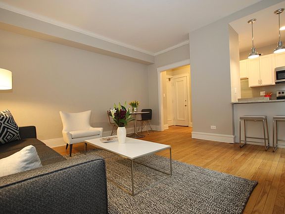 5th image of 323 W Fullerton Pkwy #506