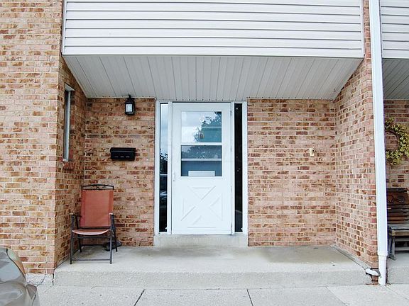 2nd image of 121 W Ticonderoga Dr #2-J
