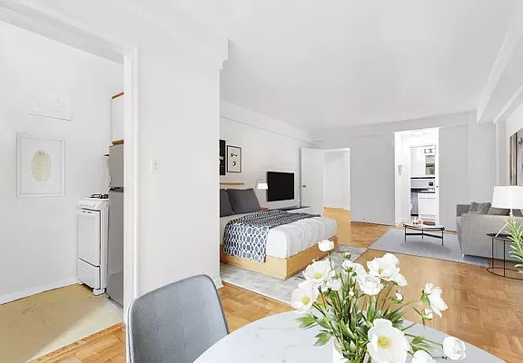 4th image of 225 E 46th St APT 1G
