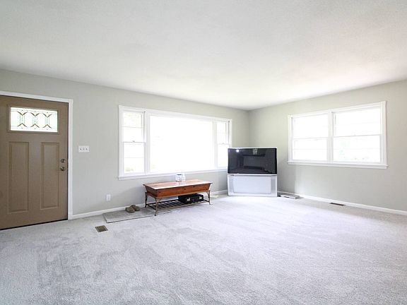 3rd image of 6941 NW 93rd Ct
