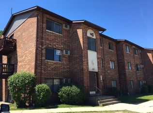 1877 N Green Ln N, Palatine, IL 60074