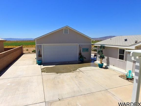 5th image of 1092 E Laurel Ln