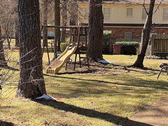 4th image of 223 Hillcrest Dr