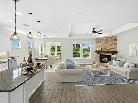 4th image of 300 Hanging Star Ln