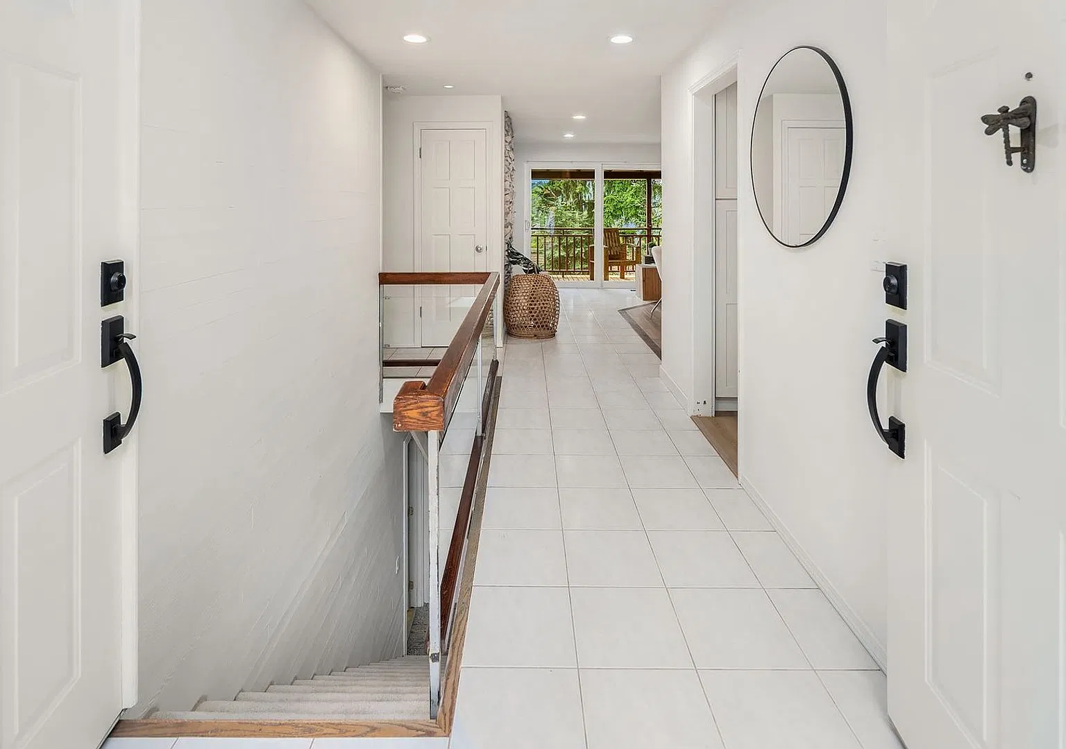 Spacious 4BR House in Bellevue — Photo 2
