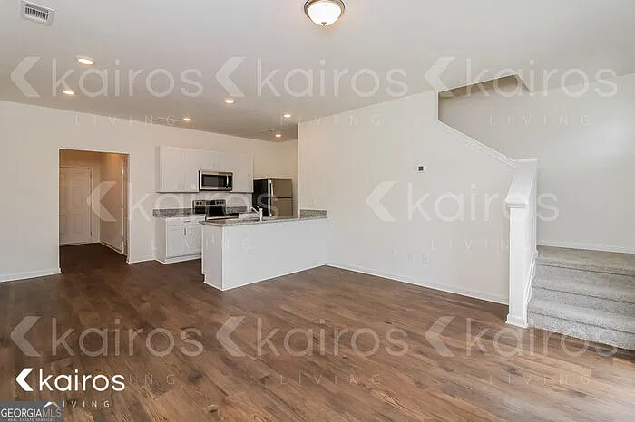 3 bed, 2.5 bath, 1304 sqft, $1,495 — Photo 3