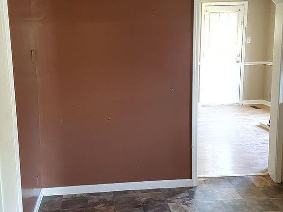 4th image of 100 W Parkview St