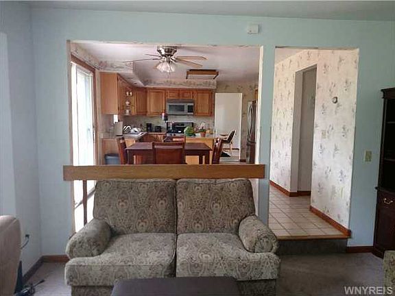 3rd image of 124 N Maple St