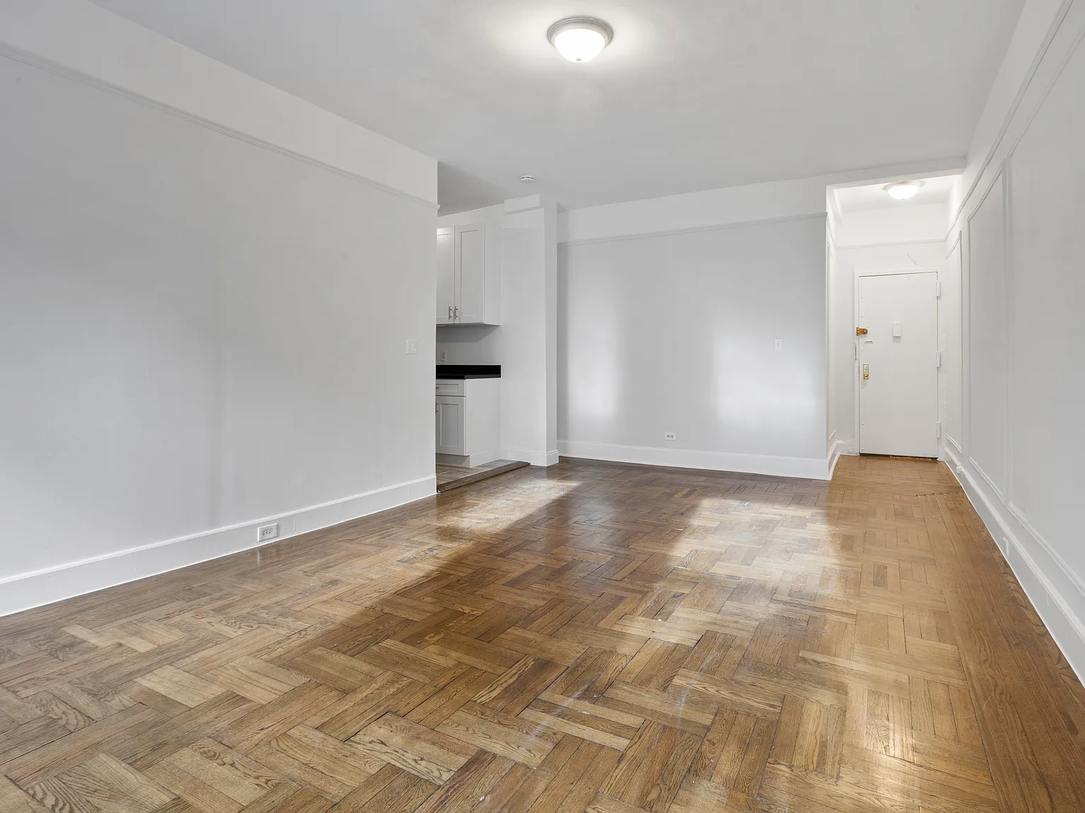 245 W 75th St — Photo 2