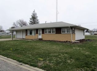 170 E Sycamore Dr, Lewistown, IL 61542