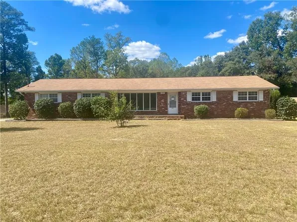 38 Woodland Dr, Phenix City, AL 36869