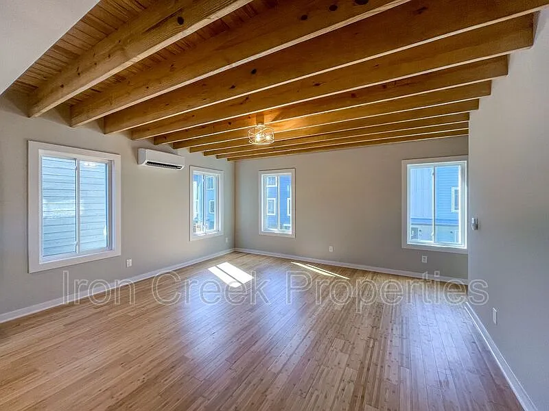 2 bed, 1.5 bath, 1128 sqft, $1,695 — Photo 3