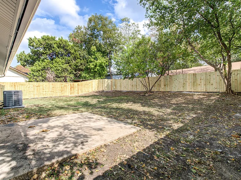 6607 Capriola Dr — Photo 21