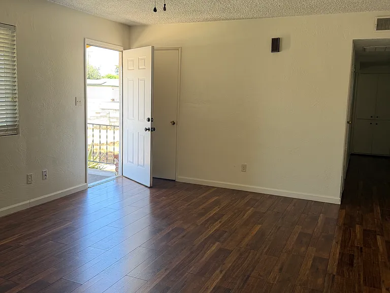 908 S Latimer St — Photo 3