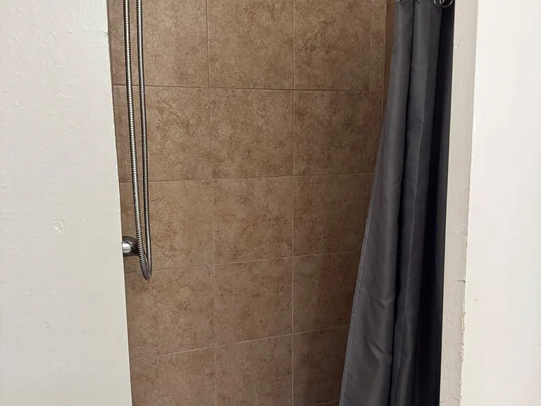 806 E 4th Ave #6 — Photo 9