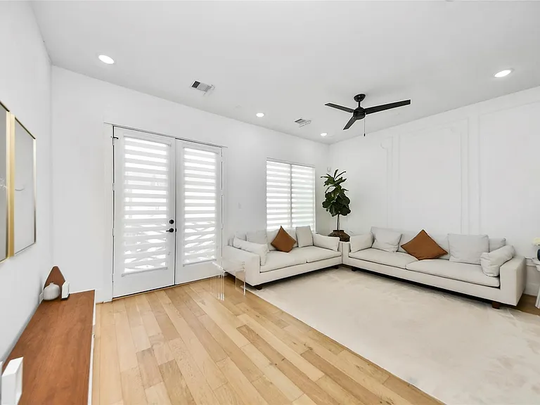 1837 Flowing Springs Trl — Photo 10