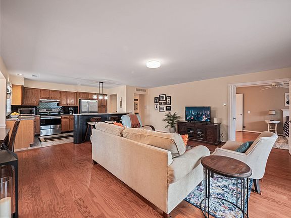 3rd image of 21098 Boulder Cir