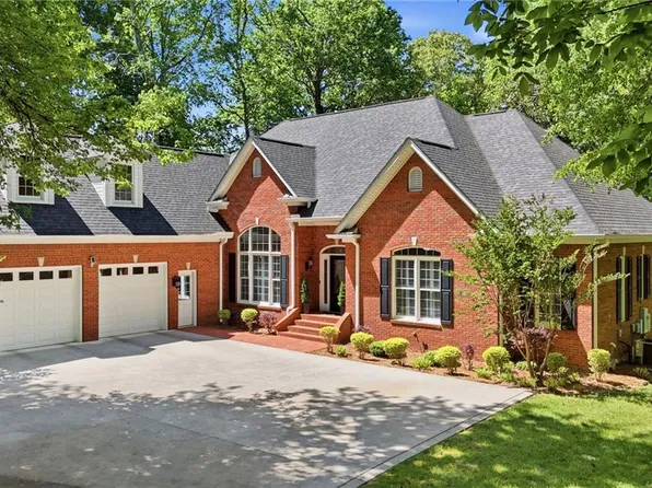 153 York Pl, Calhoun, GA 30701