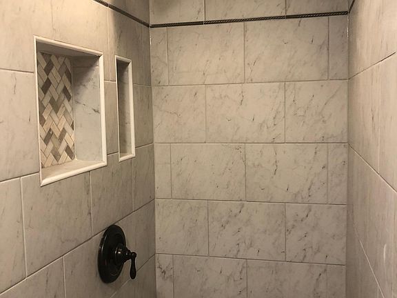 4th image of 215 Prince Edward St