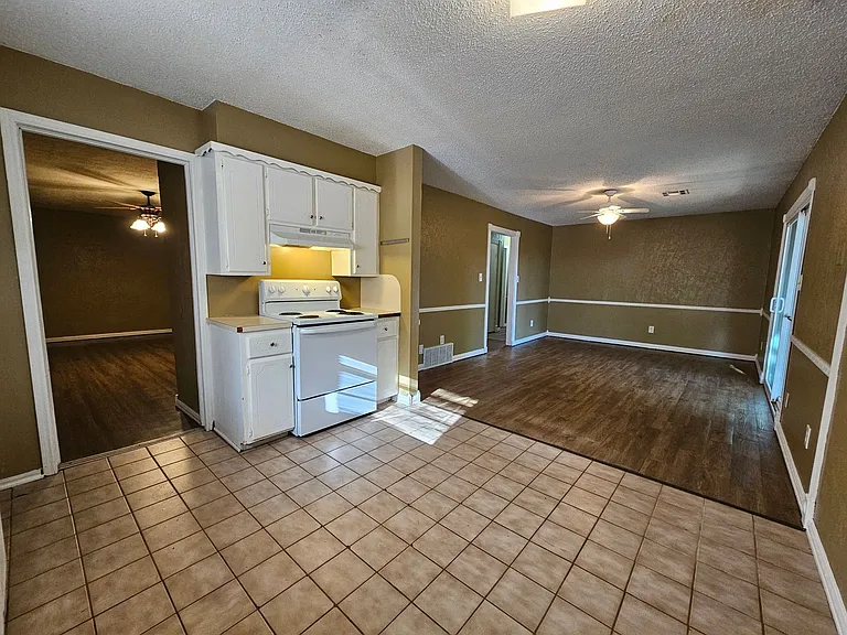 1428 Princeton Cir — Photo 10