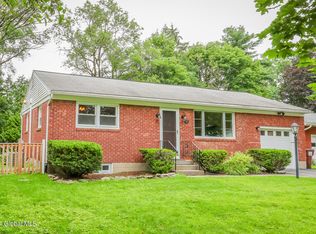 15 Benton Dr, Saratoga Springs, NY 12866