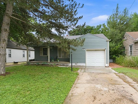 2nd image of 929 N Terrace Dr