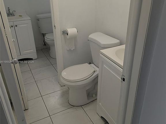 4th image of 1051 SW 1st St APT 411