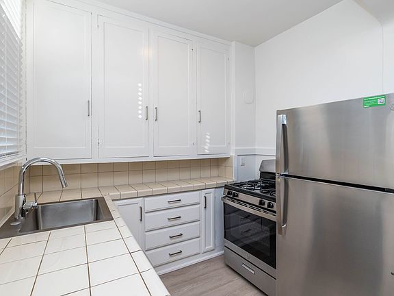 4th image of 1265 Washington St #12