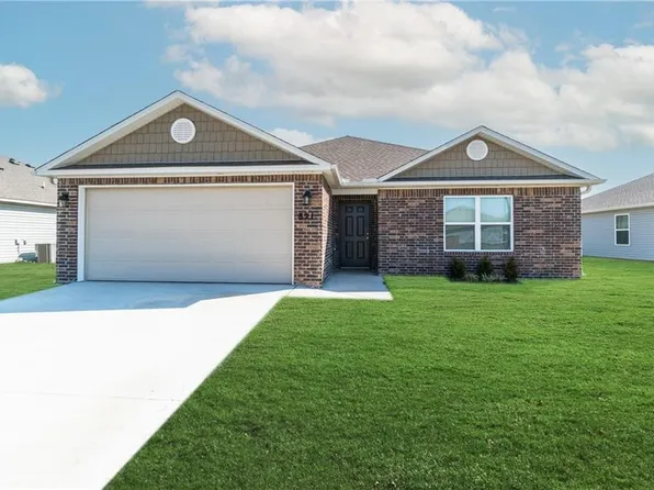 821 S Katlyn Dr, Siloam Springs, AR 72761