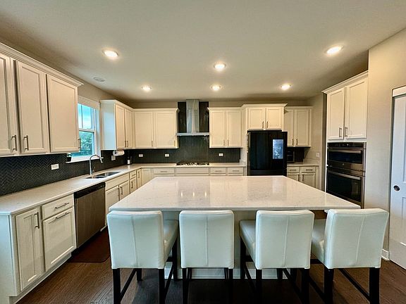 5th image of 233 Farmstead Ct