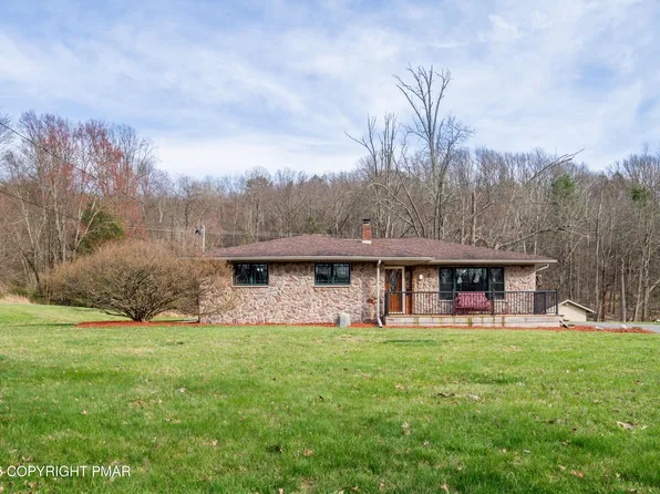 4043 Manor Dr, Stroudsburg, PA 18360