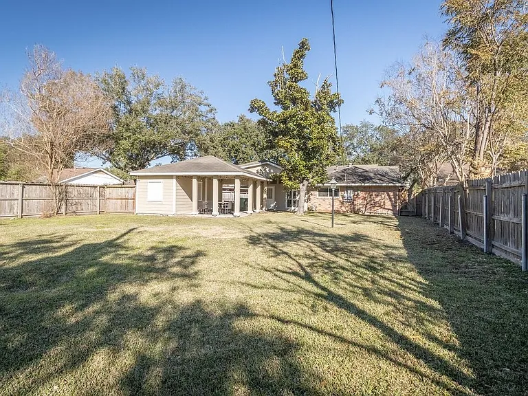 8419 Sharpview Dr — Photo 13