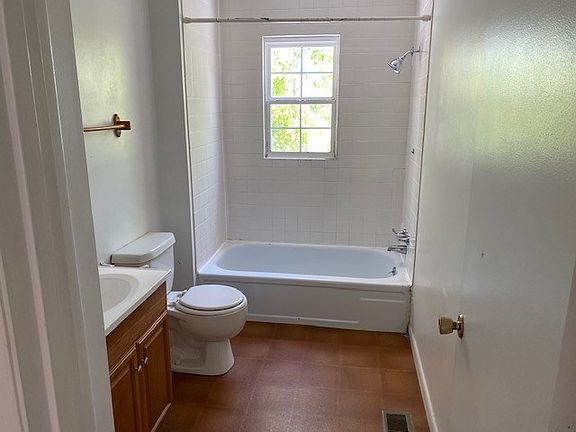 5th image of 157 Blanton Dr