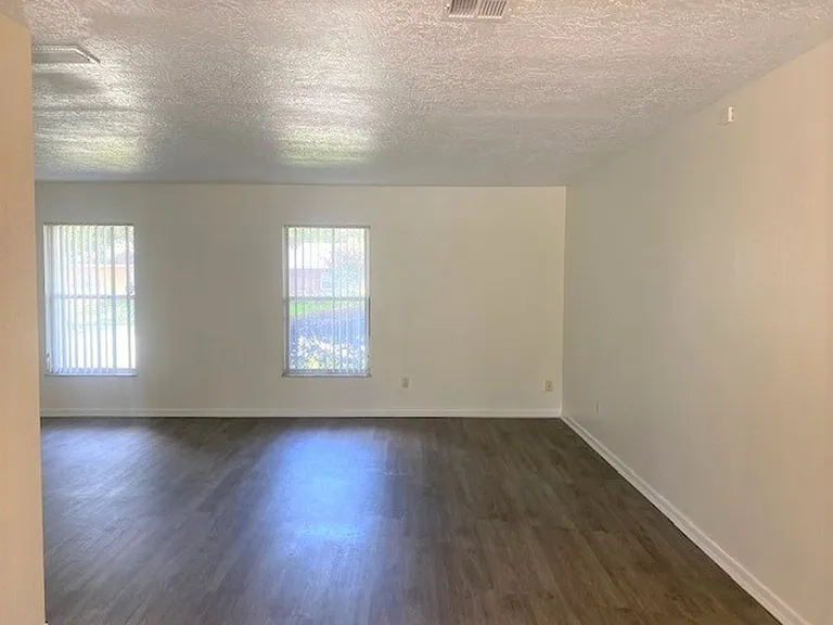 2114 Winnebago Trl — Photo 5