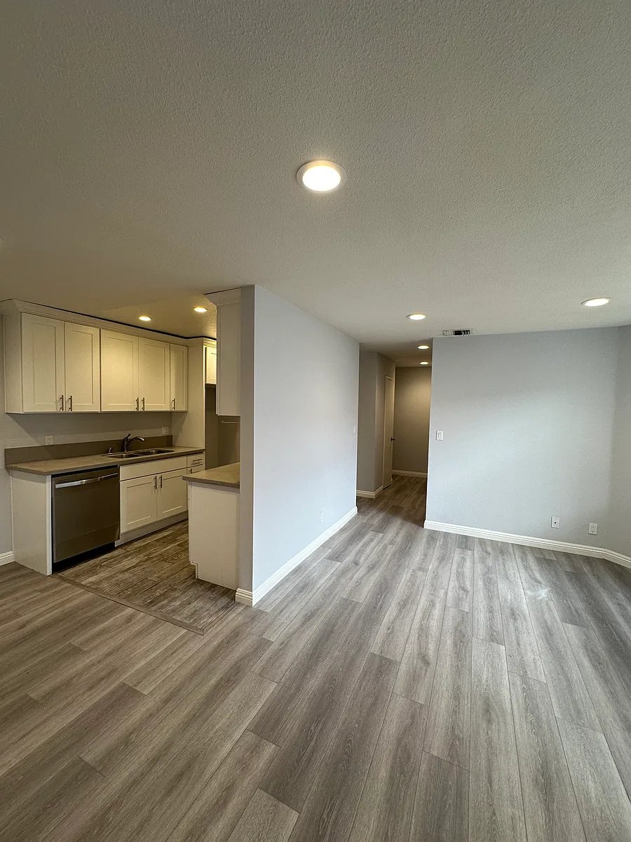 Building Photo - 436 Palm Dr #5