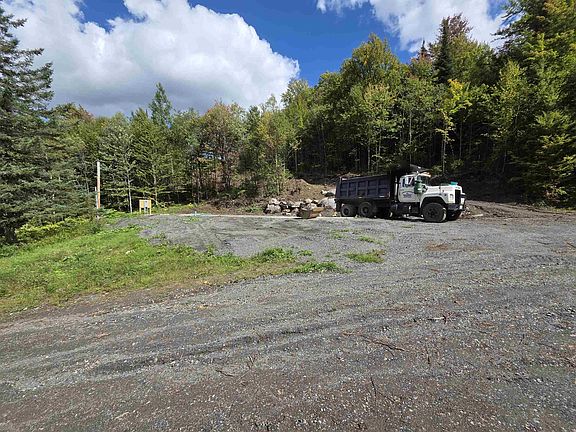 4th image of 164 Hollow Road