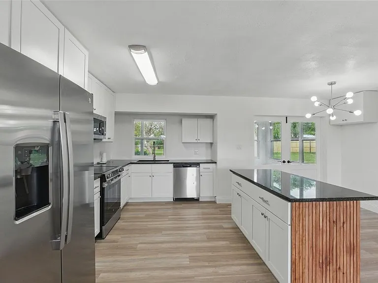 8812 Oakwood Dr — Photo 16