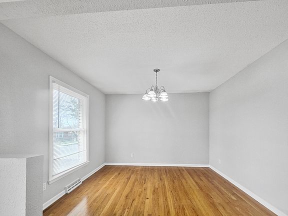 5th image of 10735 White Ave